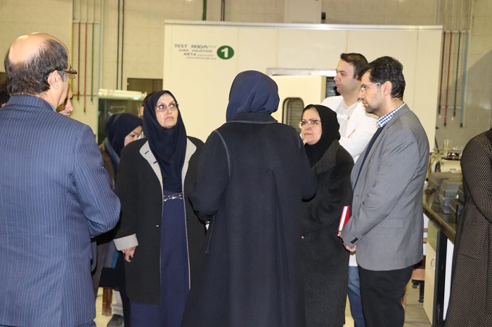 بازدید رئیس محترم سازمان ملی استاندارد و هیئت همراه از آزمایشگاههای پژوهشگاه استاندارد در بهمن ماه 98