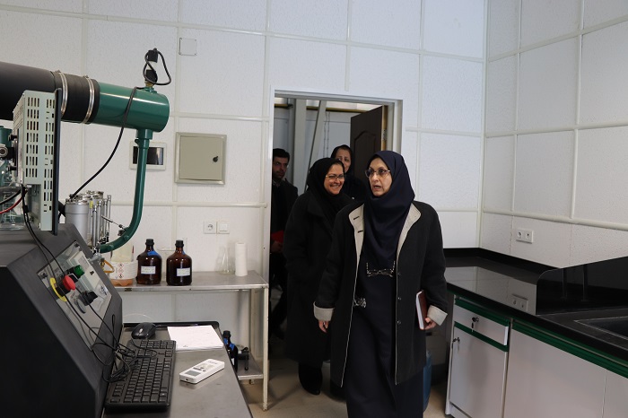 بازدید رئیس محترم سازمان ملی استاندارد و هیئت همراه از آزمایشگاههای پژوهشگاه استاندارد در بهمن ماه 98