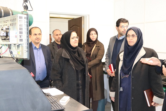 بازدید رئیس محترم سازمان ملی استاندارد و هیئت همراه از آزمایشگاههای پژوهشگاه استاندارد در بهمن ماه 98