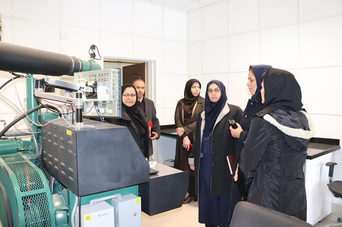 بازدید رئیس محترم سازمان ملی استاندارد و هیئت همراه از آزمایشگاههای پژوهشگاه استاندارد در بهمن ماه 98