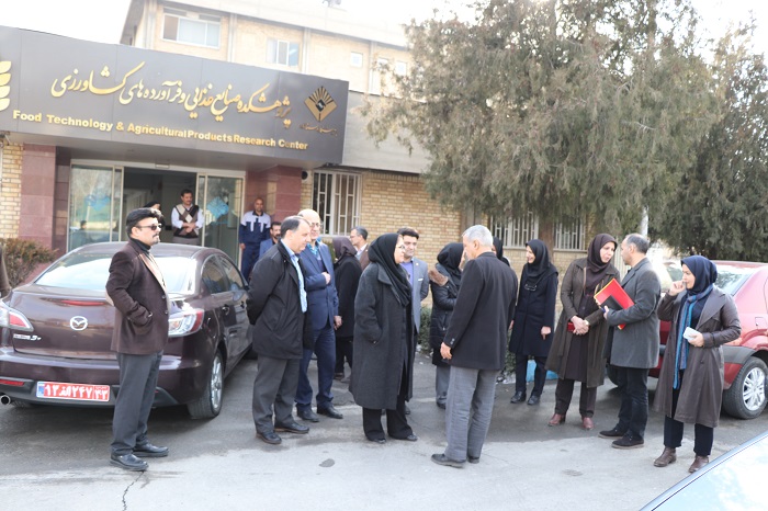 بازدید رئیس محترم سازمان ملی استاندارد و هیئت همراه از آزمایشگاههای پژوهشگاه استاندارد در بهمن ماه 98