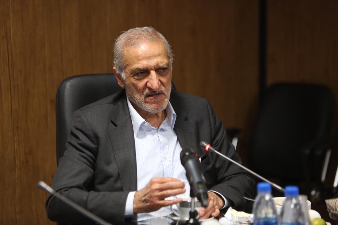 بازدید دکتر توفیقی رییس پژوهشگاه نفت از پژوهشگاه استاندارد