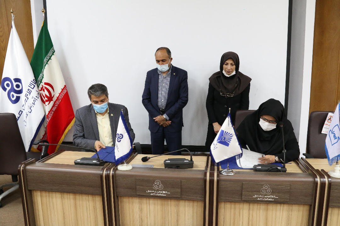 انعقاد تفاهم نامه همکاری بین پژوهشگاه استاندارد و سازمان مدیریت صنعتی