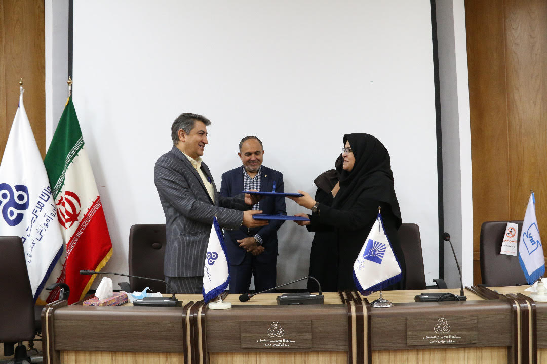 انعقاد تفاهم نامه همکاری بین پژوهشگاه استاندارد و سازمان مدیریت صنعتی