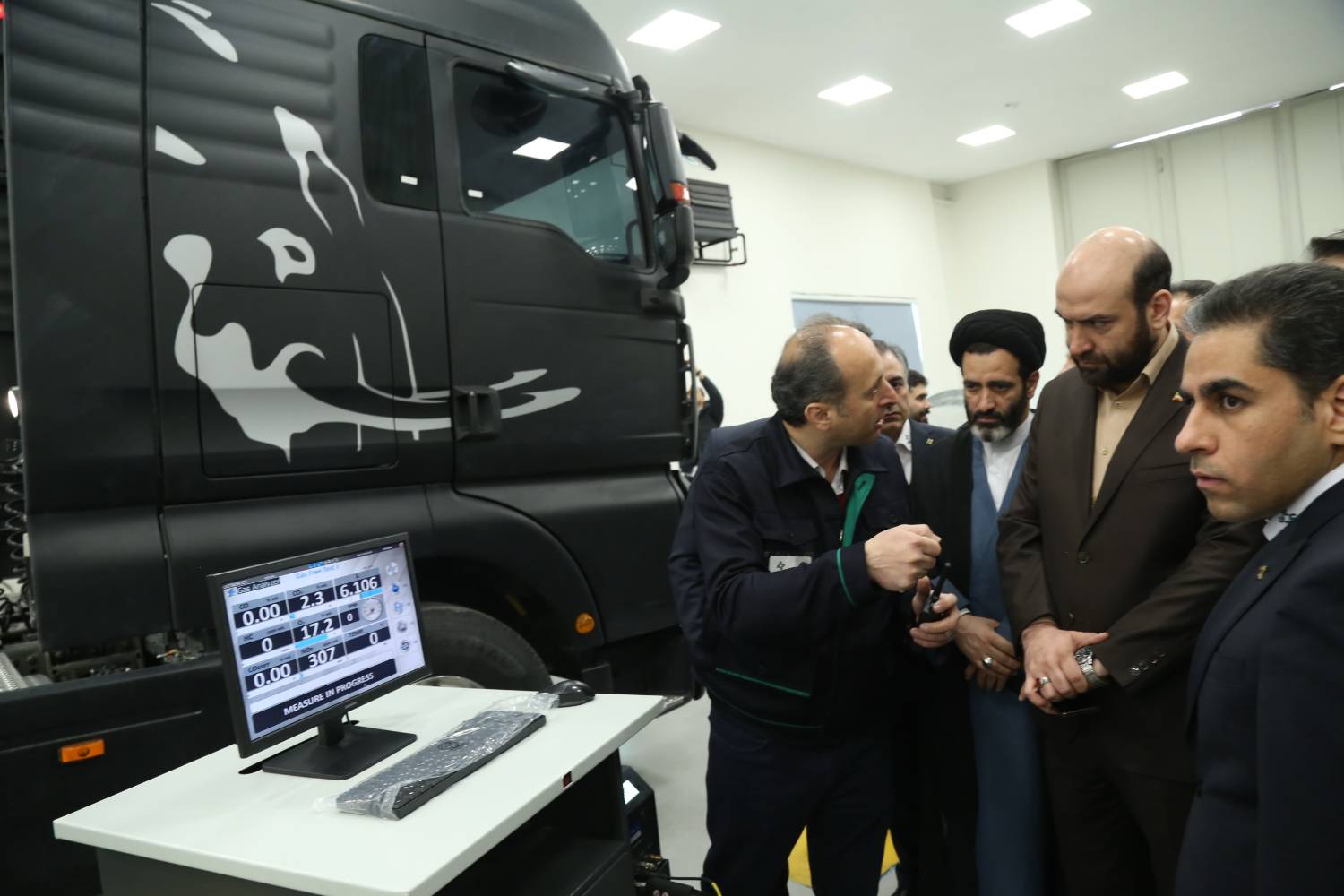 افتتاح دو آزمایشگاه کاتالیست کانورتور و خودرو سنگین دیزلی