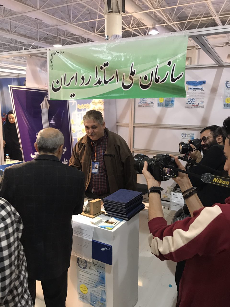 حضور مرکز علمی کاربردی سازمان ملی استاندارد در نمایشگاه دستاوردهای پژوهشی نمایشگاه بین‌المللی تهران در هفته پژوهش