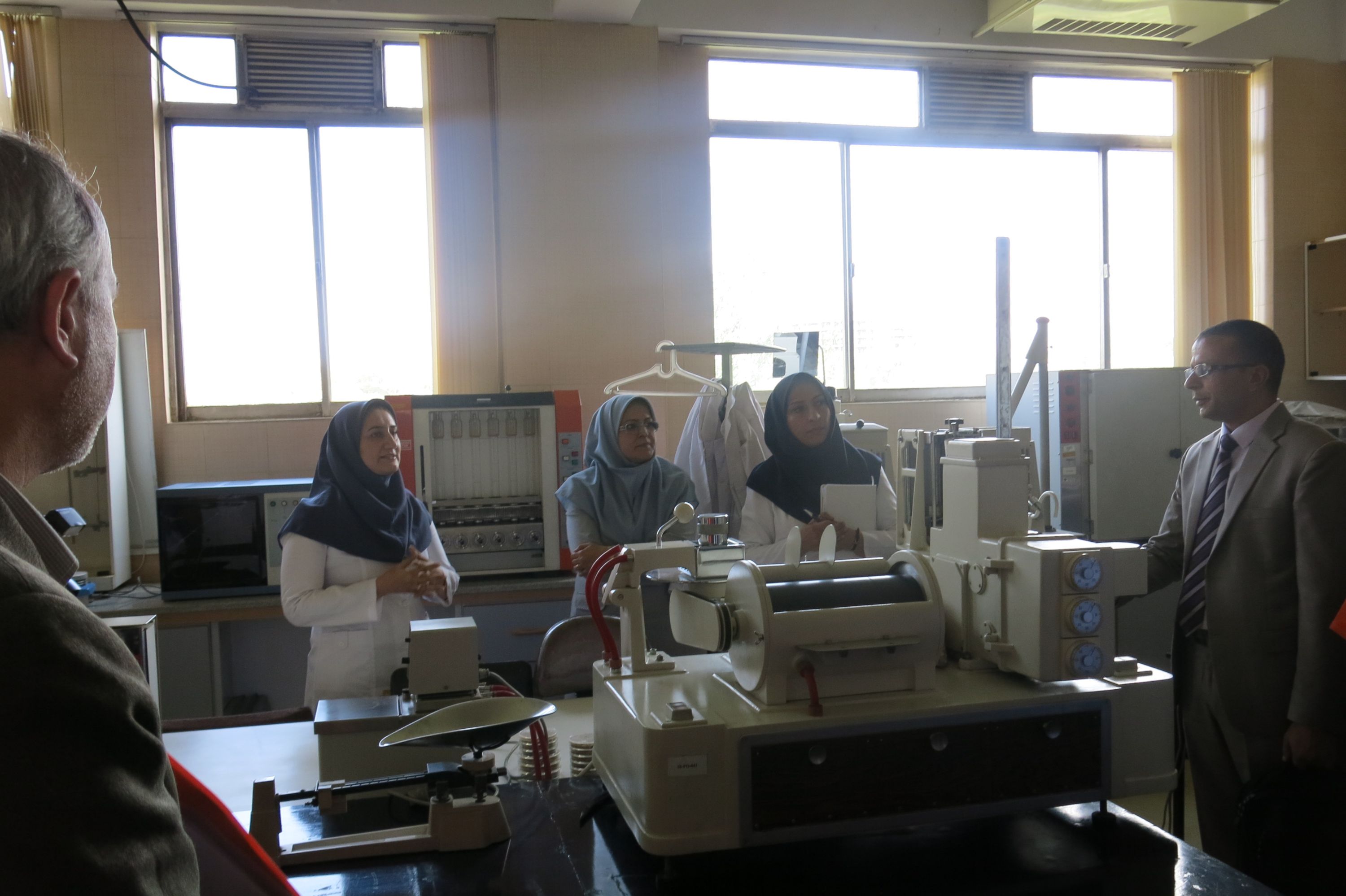 بازدید نمایندگان سازمان بهداشت جهانی از پژوهشکده صنایع غذایی و کشاورزی پژوهشگاه استاندارد